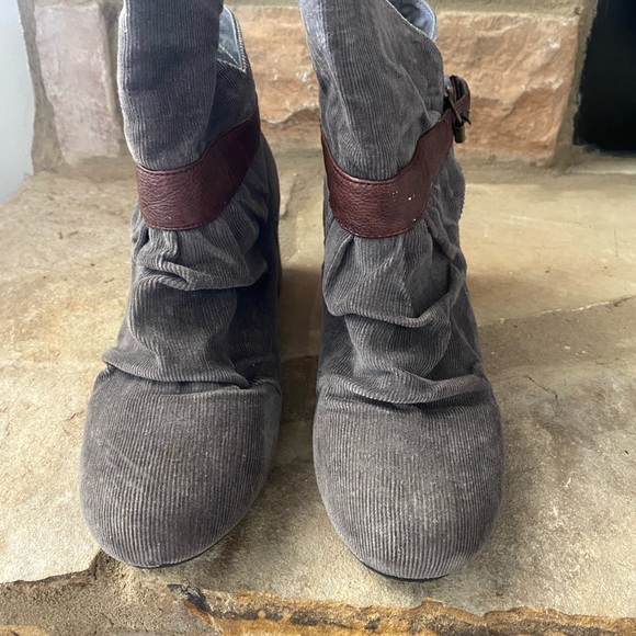 Aldo Pirnie Bootie in Grey Corduroy  Sz 9 - Picture 3 of 9